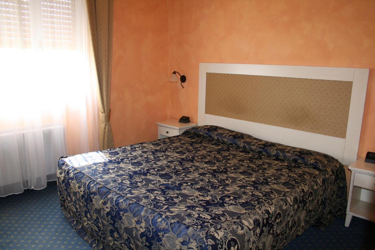 Hotel De La Ville Bereguardo Extérieur photo
