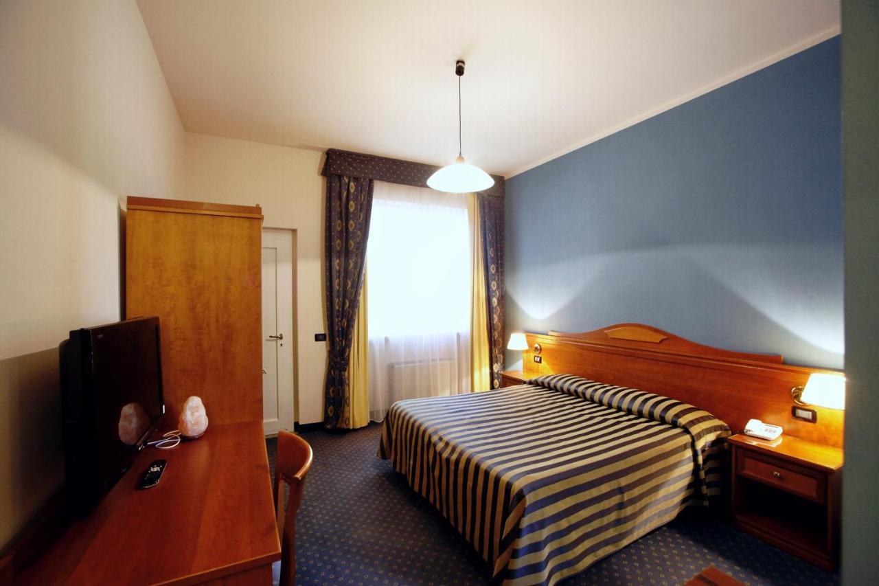 Hotel De La Ville Bereguardo Extérieur photo